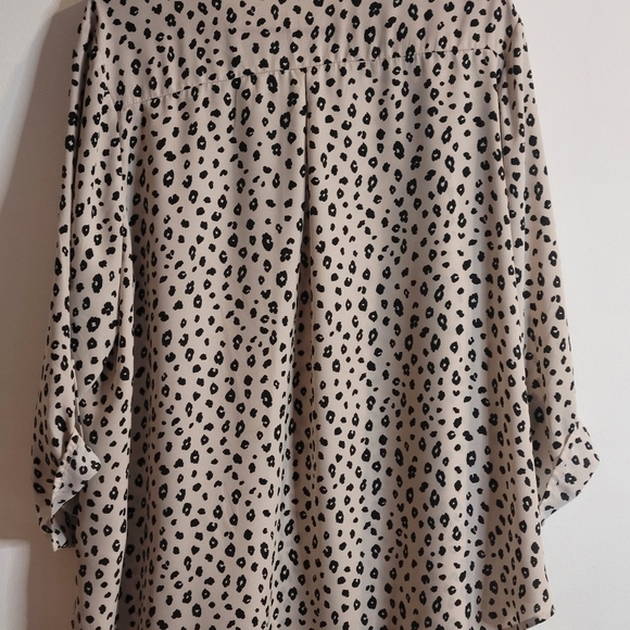 LUSH, Polyester, lightweight, off-white v-neck tunic w 1/2 sleeves. SZ 2X. - Picture 6 of 7